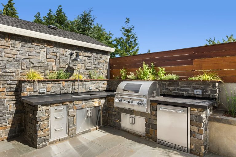 Custom Outdoor Kitchens – Best Design & Installation